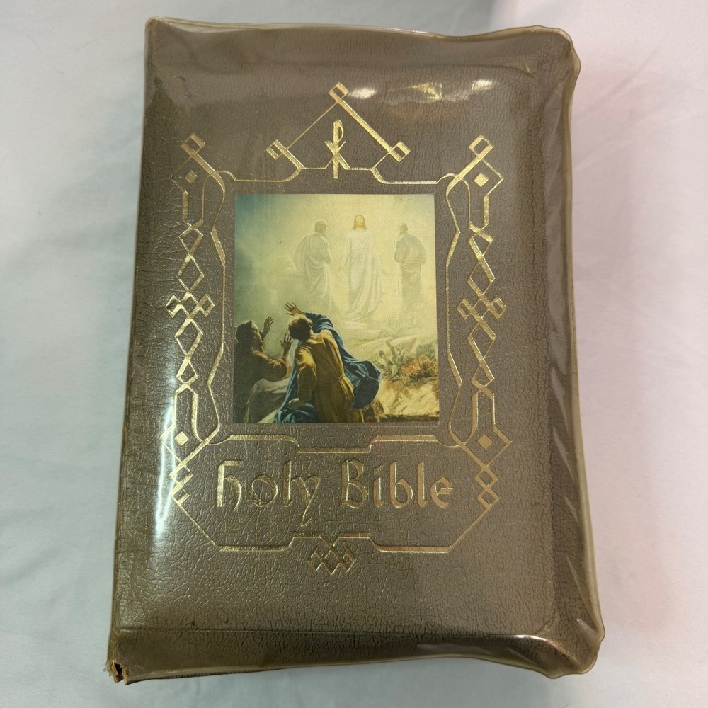 1965‎ Holy Name Deluxe Edition Catholic Bible Gold Gilt Illustrated Vintage